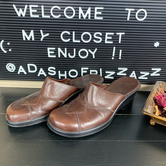 Clarks Shoes - Brown Slip On Size 6 Clarks Shoe